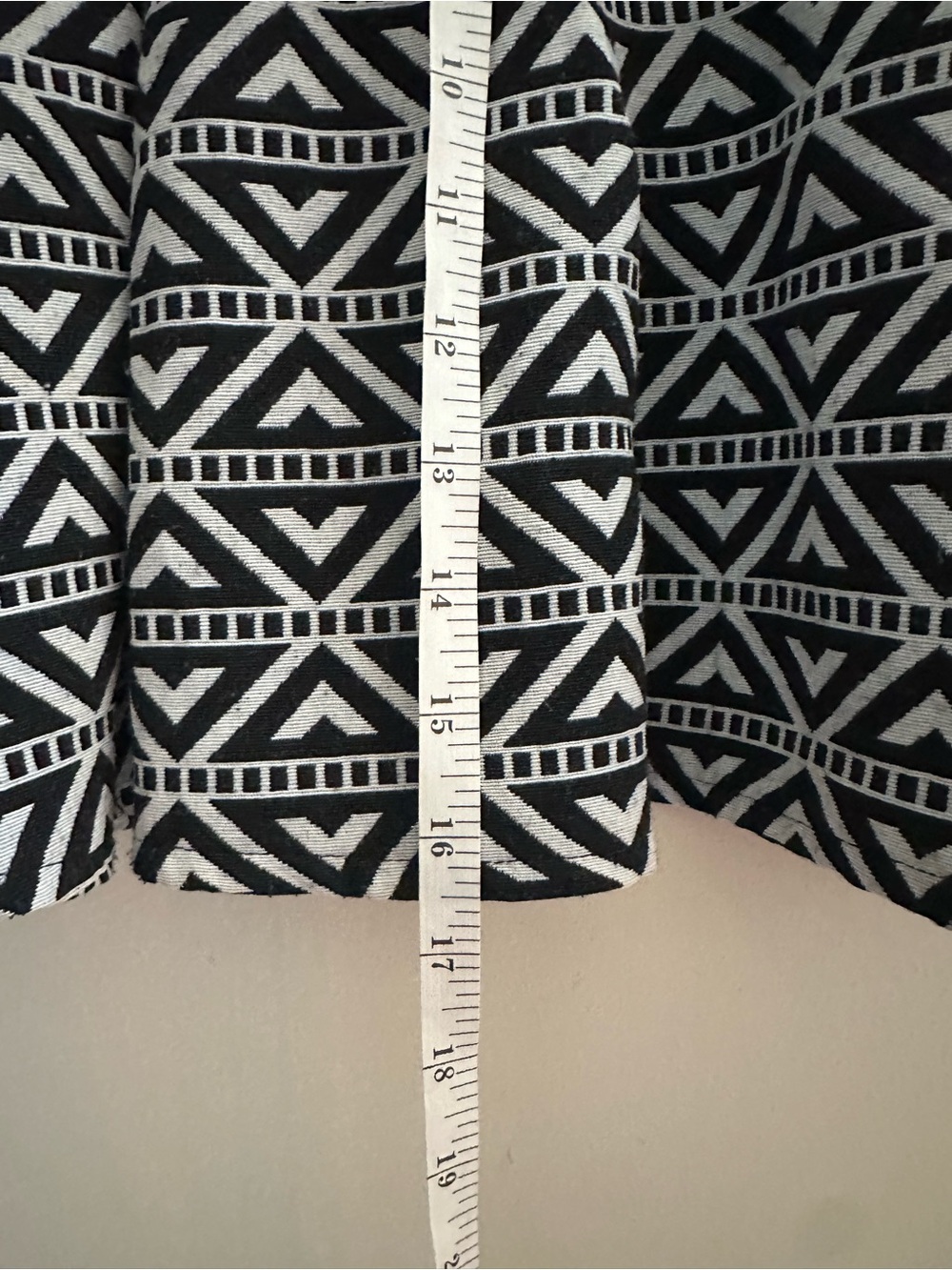 Black & White Geo-Print Flared Skirt Like new Size S - Picture 2 of 2